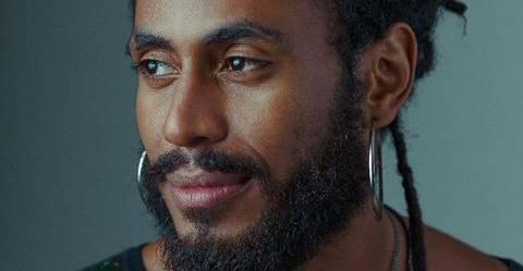 Ícaro Silva surge em clique com filho de Aline Wirley e Igor Rickli e encanta fãs