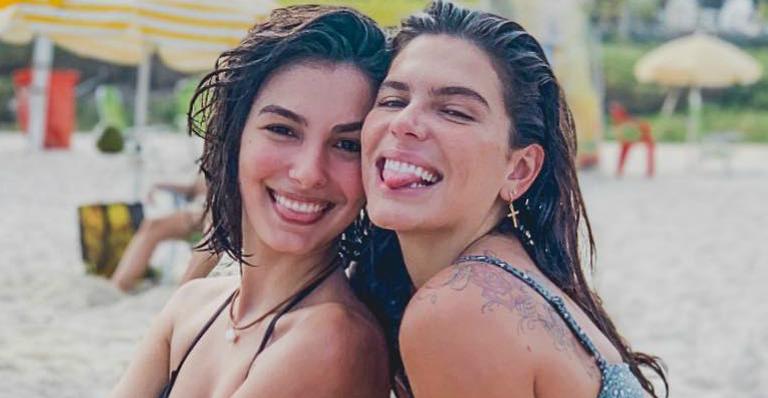Mariana Goldfarb e Marina Moschen ostentam corpos perfeitos em fotos de biquíni