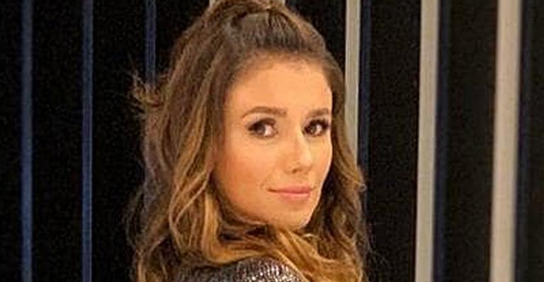 Paula Fernandes rouba a cena no aniversário de Fernando com look provocante