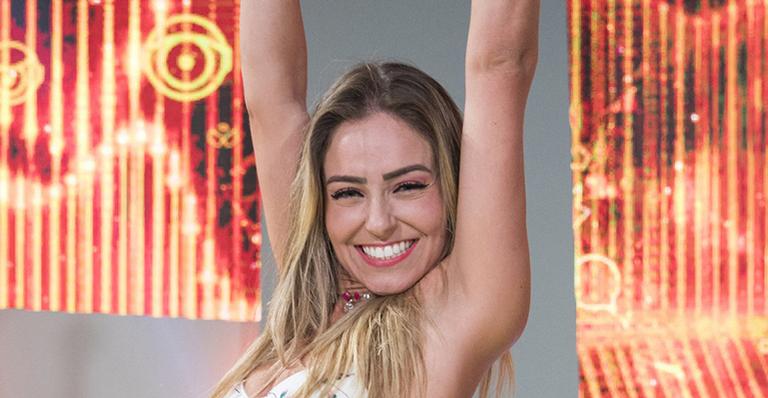 Paula do BBB19 está vivendo romance com bilionário que trancou as redes sociais