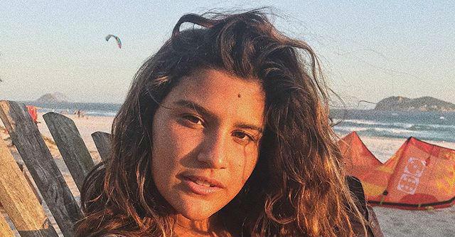 Giulia Costa leva a irmã na escola e se diverte com a reação da menina: “Ela tem vergonha”