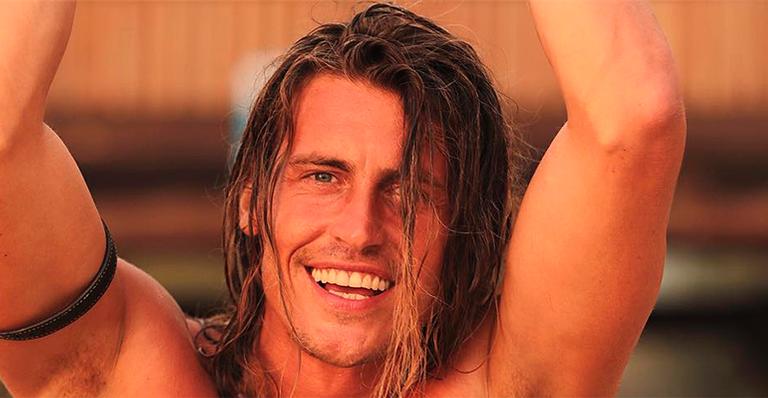 Italiano do BBB19 posa só de tapa-sexo e fãs reagem: ”Multiplica senhor”