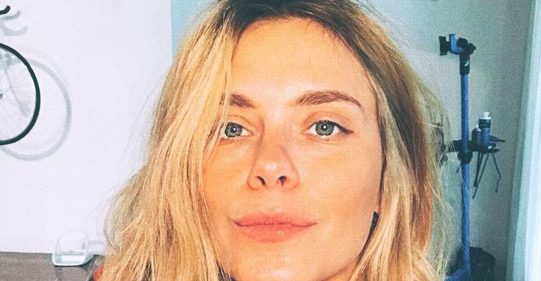 Carolina Dieckmann relembra uma de suas personagens mais marcantes: “Quem está com saudade?”