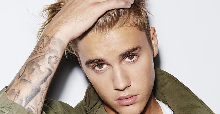 Justin Bieber é acusado de playback e detona jornalista: ”Você diminui as pessoas”