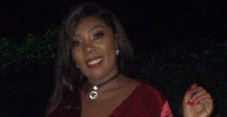 Ludmilla faz festão, mas é a mãe quem rouba a cena com look poderoso