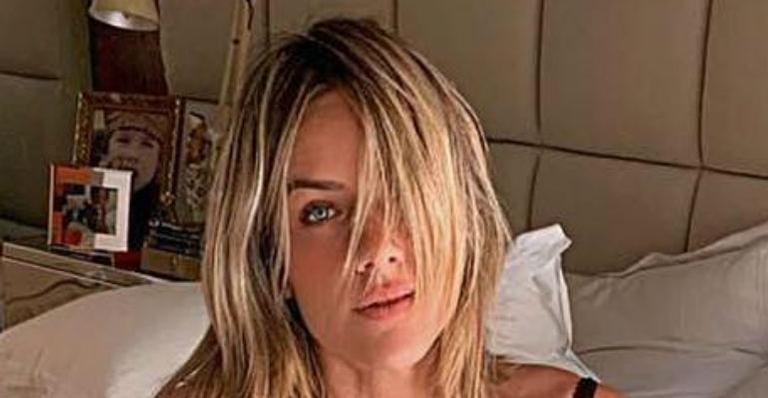 Giovanna Ewbank dá bom dia usando lingerie em sua mansão e Bruna Marquezine reage