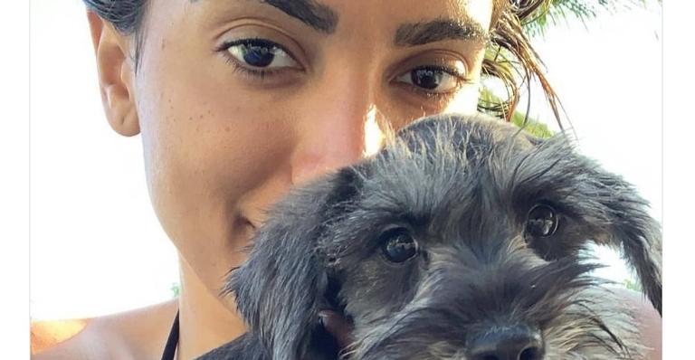 Anitta lamenta morte de seu cachorrinho: ”Só consigo sentir dor”