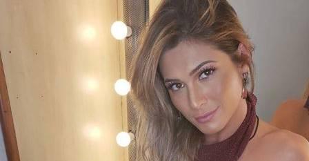 Lívia Andrade abusa de decote, mostra demais e surpreende fãs com sensualidade