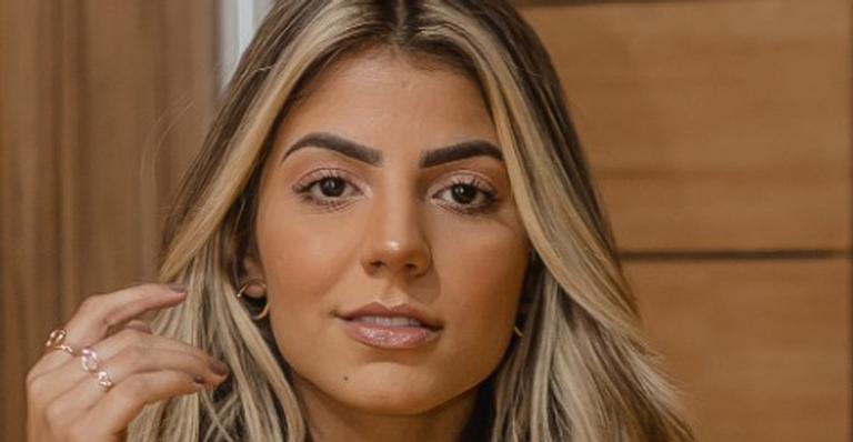 Ex-BBB Hariany surge descabelada e de cara lavada em foto e choca fãs