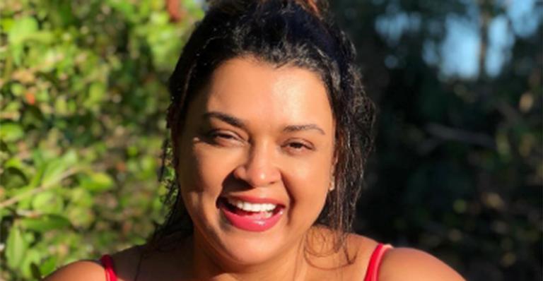 Preta Gil surge de biquíni transparente: ”Quem está com saudade do verão?”