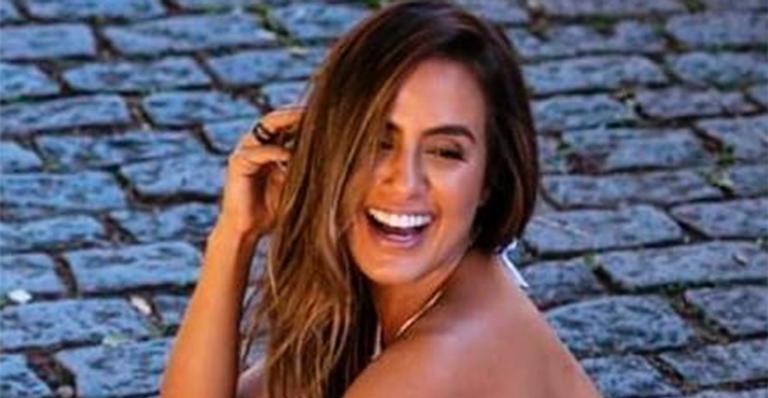 Carol Peixinho surge plena na web e pergunta: ”Vamos ser feliz?”