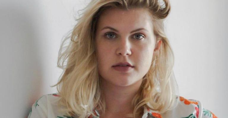 Carolinie Figueiredo mostra os seios e desabafa sobre aceitação: “Ato revolucionário”