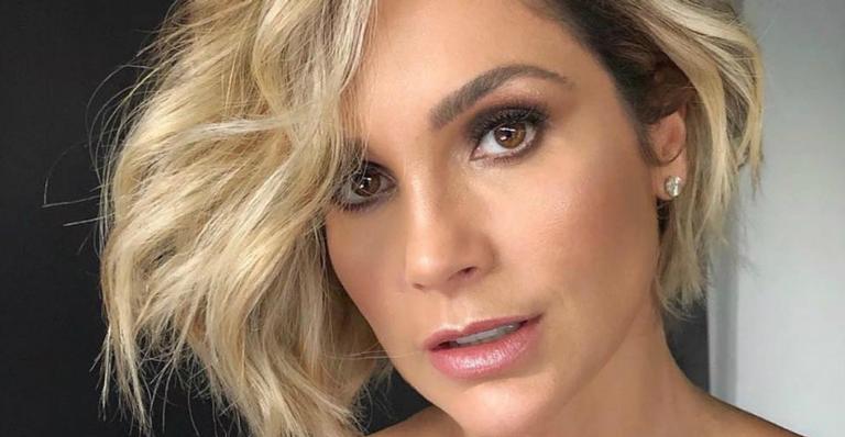 Flávia Alessandra ostenta corpão de biquíni em dia de forte calor
