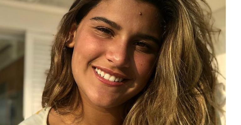Giulia Costa surge com corpo suado e escultural depois de malhar