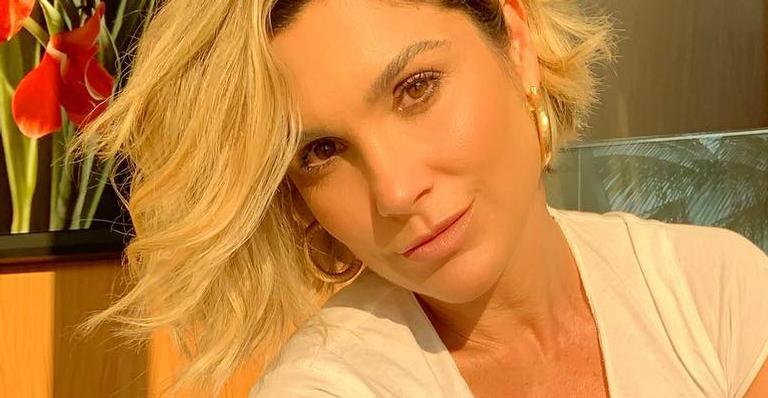 Flávia Alessandra, no auge dos 44 anos, exibe corpo perfeito em foto de biquíni