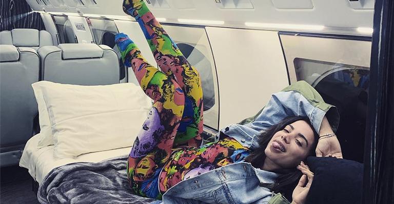 Anitta ostenta em jatinho e atiça fãs: ”Adivinhem a próxima parada?”