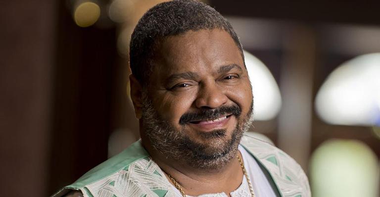 Esposa de Arlindo Cruz se derrete pelo neto recém-nascido e Arlindinho brinca: ”Cara de fuinha”