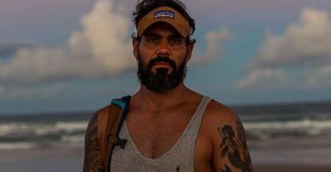 Esposa de Juliano Cazarré exibe boa forma um mês após ser mãe