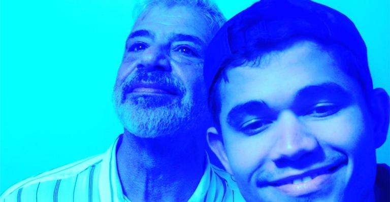 Lulu Santos posa com o marido em Nova York: ”O amor é azul”
