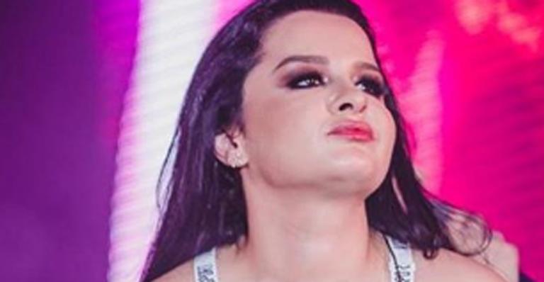 Maraísa agita show ao lado de Maiara usando só um top e boa forma impressiona