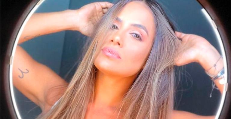 Carol Peixinho faz carão na web e avisa: ”Vem coisa por aí”