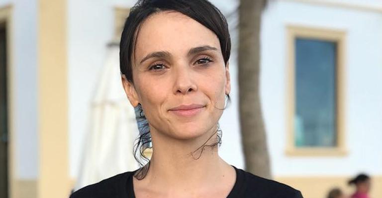 Débora Falabella estaria vivendo romance com ator em ascensão após separação
