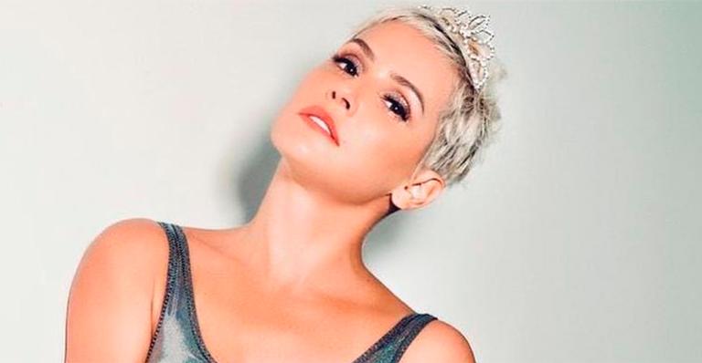 Deborah Secco coloca corpo para jogo e brinca: ”Invejosos dirão que é montagem”