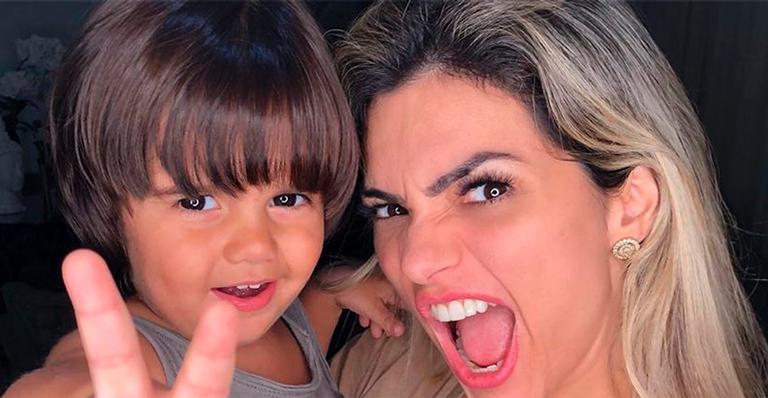 Em dia de piscina, Kelly Key se diverte e encanta com filho mais novo