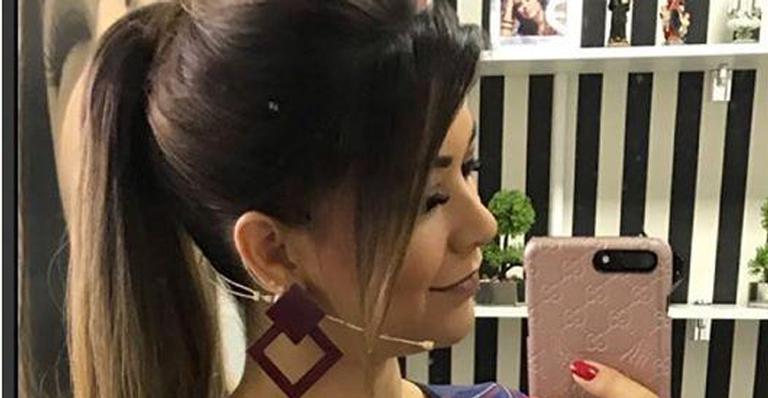 Amanda Françozo mostra a barriga e comemora seis meses de gravidez