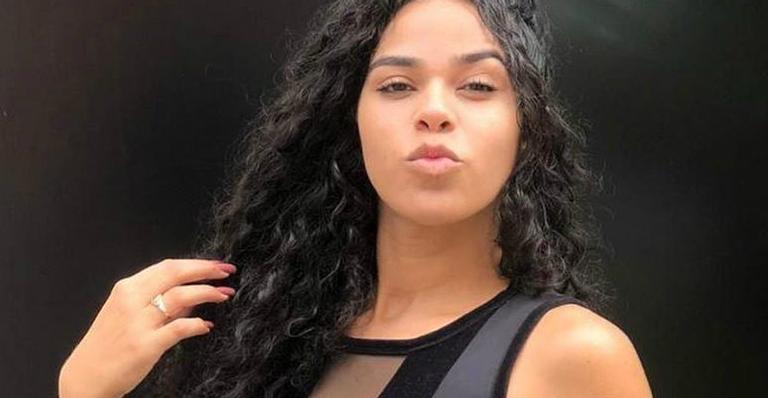 Ex-BBB Elana Valenaria exibe corpão com look coladinho – e provocante