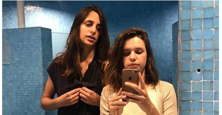Namorada de Bruna Linzmeyer radicaliza e surpreende fãs ao surgir com fios curtíssimos