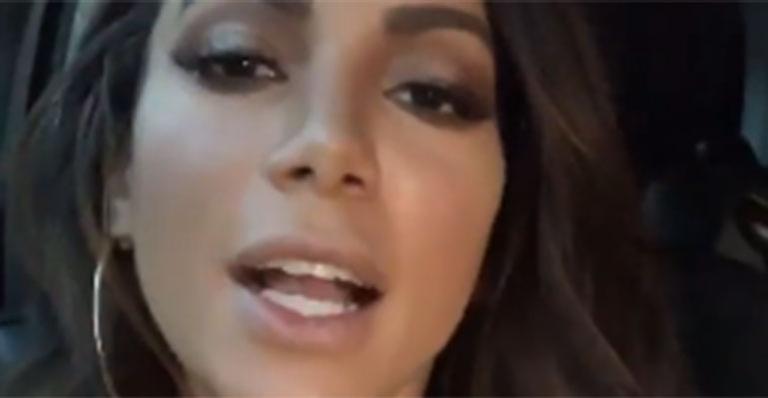 Anitta usa filtro criança e diz que não ficou parecido: ”Me enchi de plásticas”