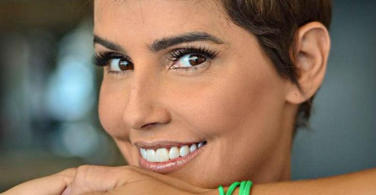 Deborah Secco se diverte em família com novos filtros de aplicativo
