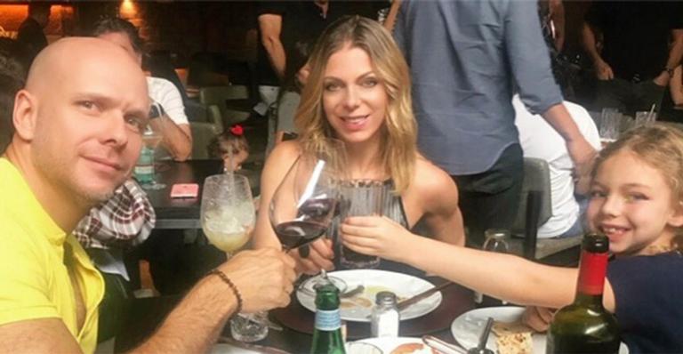 Sheila Mello esclarece os rumores de ter reatado com Fernando Scherer, o Xuxa