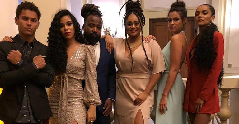 Gaiola: Ex-BBBs surgem super elegantes em evento sobre igualdade racial