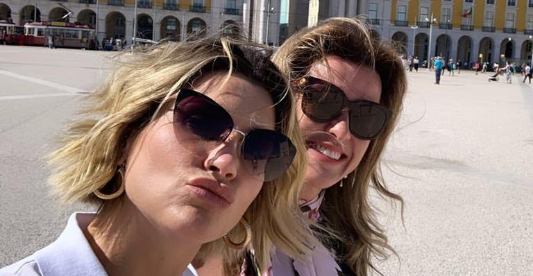 Com amiga, Flávia Alessandra faz ”trip das meninas” por Portugal: ”Se segura, Otaviano!”
