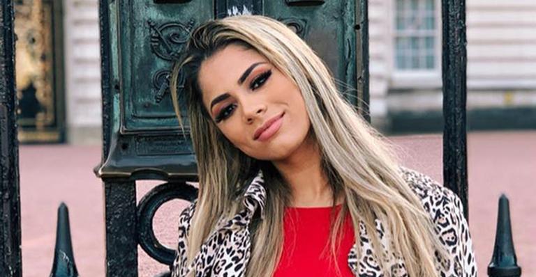 Lexa empina o bumbum perfeito em foto de biquíni fio dental