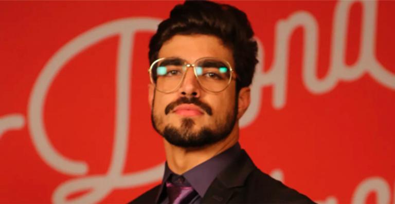 Caio Castro adere ao visual com trancinhas para A Dona do Pedaço