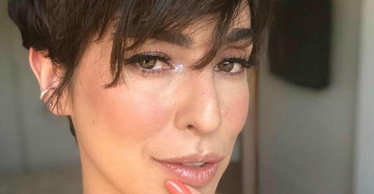 Fernanda Paes Leme surge só de calcinha e choca seguidores