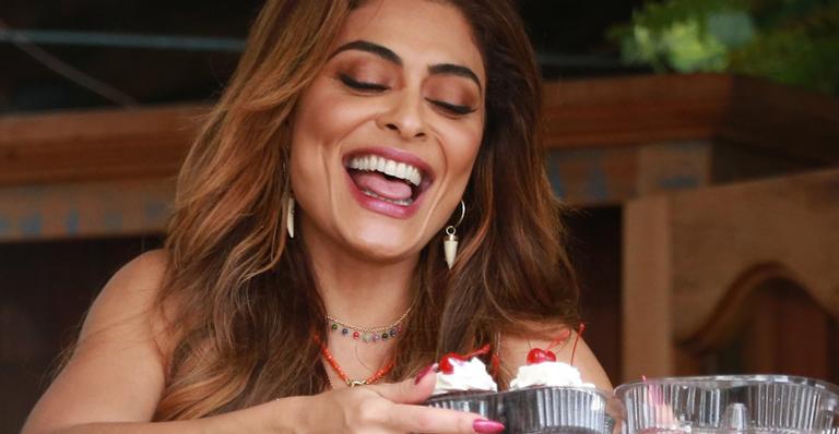 Juliana Paes faz lanchinho em padaria no intervalo das gravações da nova novela das 9