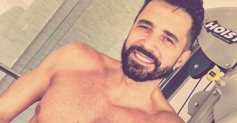De lingerie, filha de Latino estreia como modelo e impressiona pela beleza