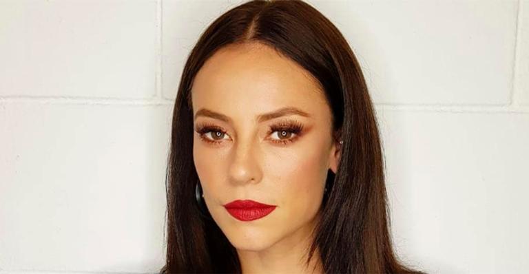 Natural, Paolla Oliveira posa sem maquiagem e fãs aprovam: ”Se existe mais linda, desconheço”