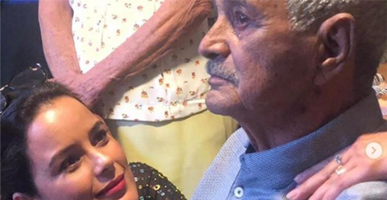 Luciele di Camargo se revolta com fã que disse que seu pai está se ”despedindo”