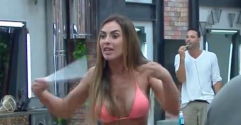 Power Couple: Nicole Bahls perde a paciência e grita com participante