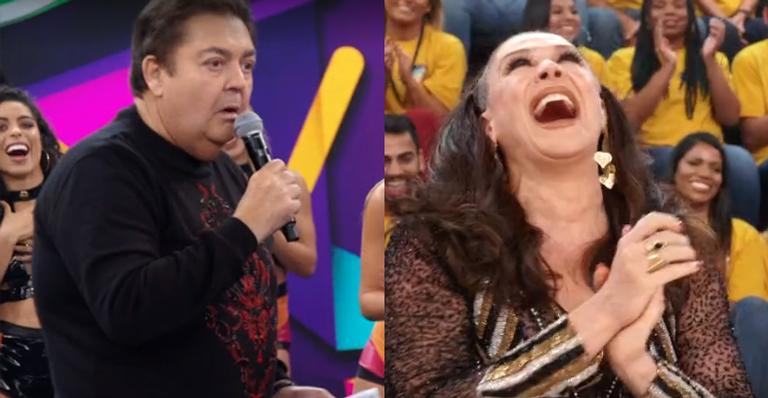 Boninho surge fantasiado no Domingão do Faustão para alfinetar Claudia Raia