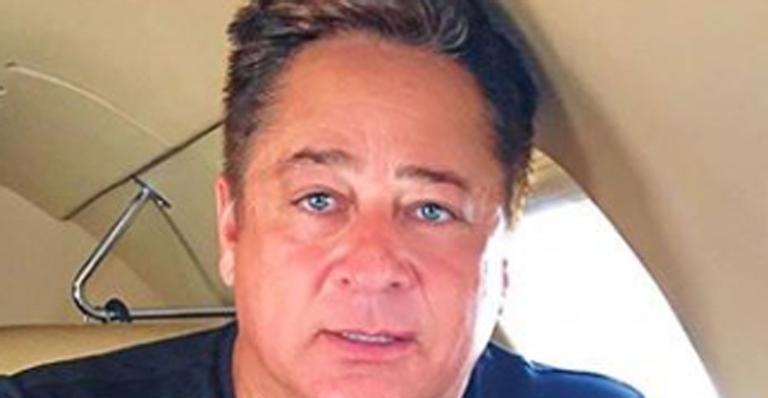 Leonardo surge devorando marmita em seu jatinho particular e famoso vibram