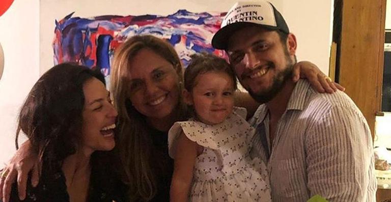 Bruno Gissoni e Yanna Lavigne comemoram o aniversário da filha, Madalena