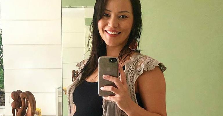 Geovanna Tominaga exibe barrigão na reta final da gravidez: ”Quase lá”