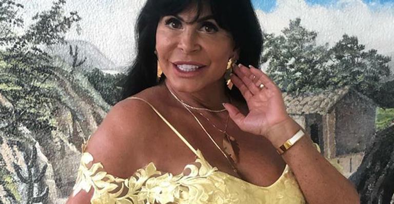 Sem calcinha, Gretchen surge com vestido extravagante no casamento de Carlinhos Maia