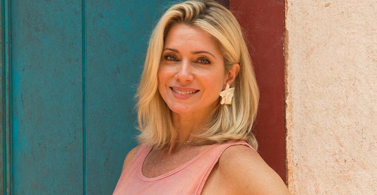 Viagem a dois! Letícia Spiller curte dia de pique-nique com a caçula na França